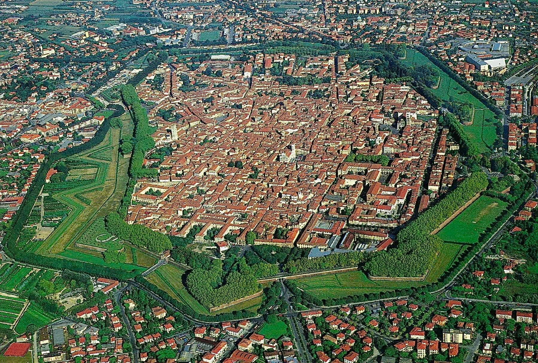 Tree-lined promenade atop Lucca's Renaissance walls